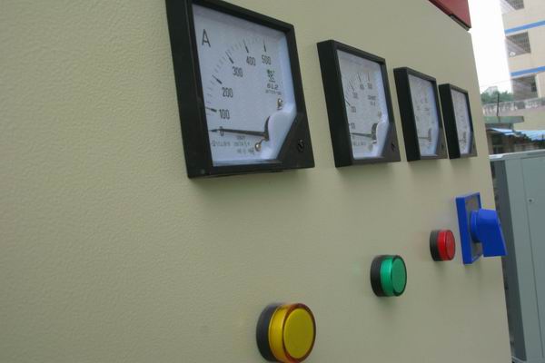 东方华侨农场配电箱-3683讲讲配电箱的操作和检修步